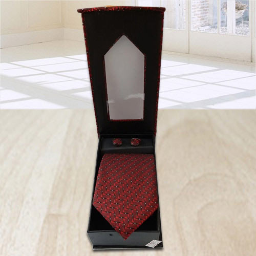 Classy Maroon Tie Cuffing n Pocket Square Gift Set Classy Maroon Tie Cuffing n Pocket Square Gift Set