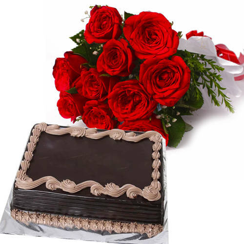 Fresh Combo of Red Color Roses Bouquet with Chocolate Cake Fresh Combo of Red Color Roses Bouquet with Chocolate Cake