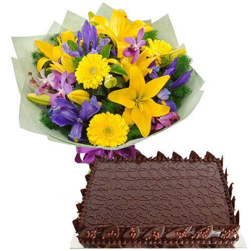 Yummy Chocolate Cake with Mixed Floral Bouquet Yummy Chocolate Cake with Mixed Floral Bouquet