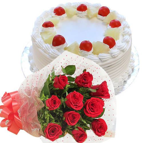 Toothsome Pineapple Cake with Roses Bouquet Toothsome Pineapple Cake with Roses Bouquet