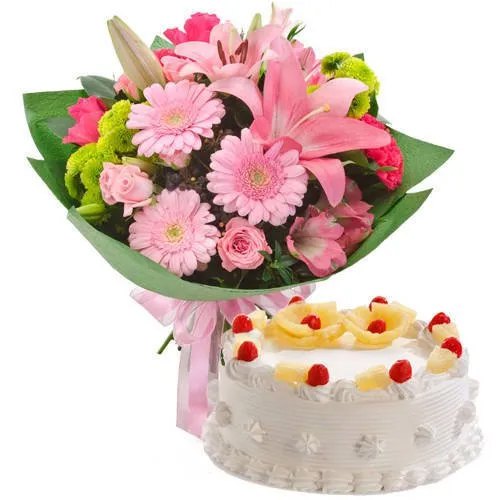 Pineapple Cake with Mixed Flowers Bouquet Pineapple Cake with Mixed Flowers Bouquet