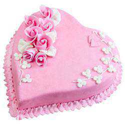 Lip Smacking Heart Shaped Strawberry Cake Lip Smacking Heart Shaped Strawberry Cake