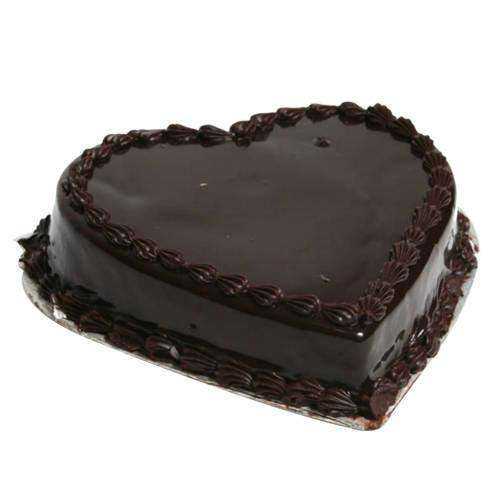 Yummy Chocolate Truffle Cake in Heart Shape Yummy Chocolate Truffle Cake in Heart Shape