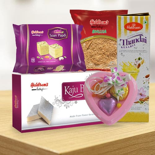 Delicious Haldirams Gift Combo