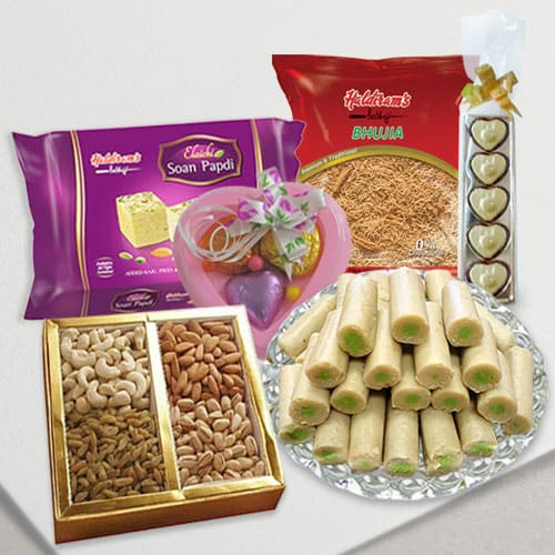 Haldirams Splendid to Snack Ensemble Haldirams Splendid to Snack Ensemble