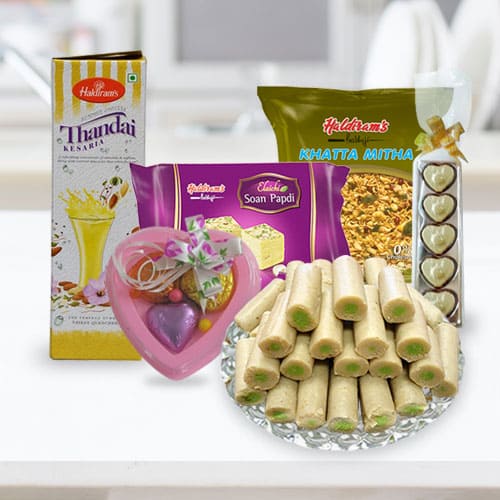 Sweet N Savory Gift Hamper Sweet N Savory Gift Hamper