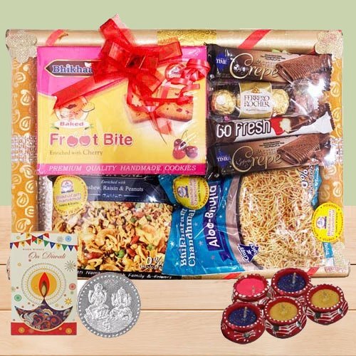 Attractive Diwali Essentials Crunchy Namkeen N Chocolates Hamper