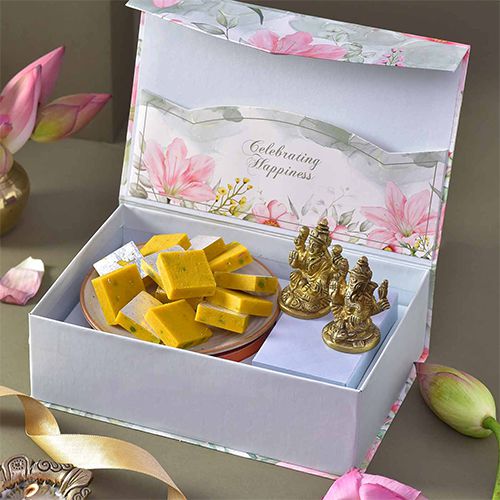Diwalis Divine Duo N Sweets Box Diwalis Divine Duo N Sweets Box