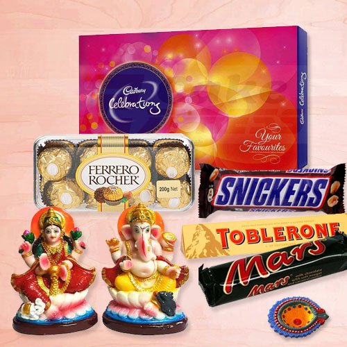 An exclusive choco hamper with idols An exclusive choco hamper with idols