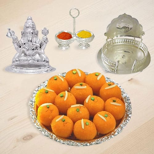 Divine Wishes of Ganeshji with Tasty Sweets Divine Wishes of Ganeshji with Tasty Sweets