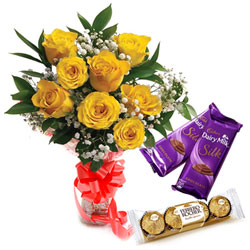 Expressive Yellow Rose Bouquet with Ferrero Roacher and Cadbury Silk Expressive Yellow Rose Bouquet with Ferrero Roacher and Cadbury Silk