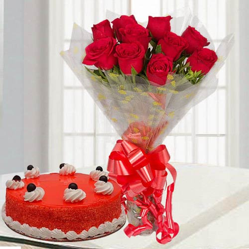 Stunning Red Rose Bouquet with Red Velvet Cake Stunning Red Rose Bouquet with Red Velvet Cake