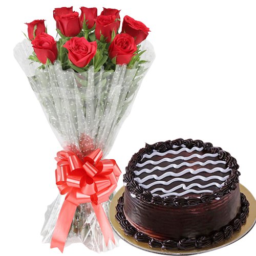 Tasty Chocolate Cake with Red Rose Bouquet Tasty Chocolate Cake with Red Rose Bouquet