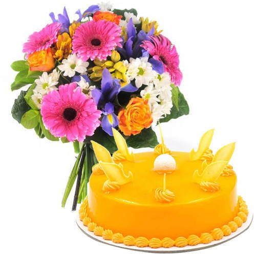 Ravishing Mixed Flowers Bouquet with Mango Cake Ravishing Mixed Flowers Bouquet with Mango Cake