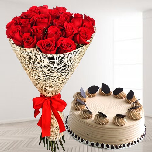 Gorgeous Arrangement of Red Roses with Coffee Cake Gorgeous Arrangement of Red Roses with Coffee Cake