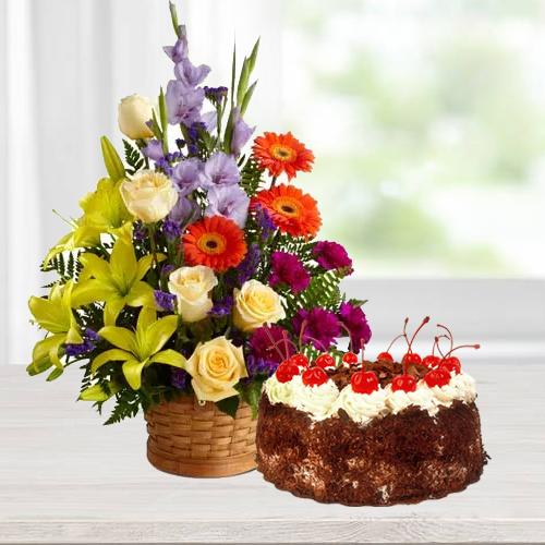 Stunning Seasonal Flowers with Black Forest Cake Stunning Seasonal Flowers with Black Forest Cake