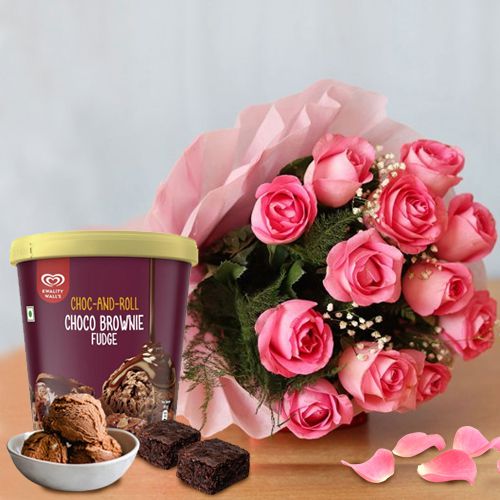 Fantastic Pink Rose Bouquet with Kwality Walls Choco Brownie Ice Cream