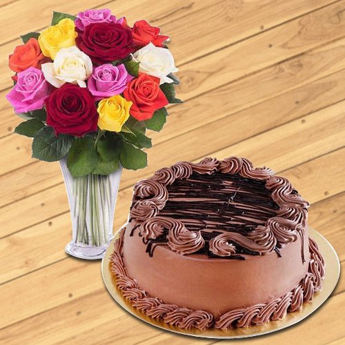 Mixed Roses Arranged in a Glass vase with Chocolate Cake Mixed Roses Arranged in a Glass vase with Chocolate Cake