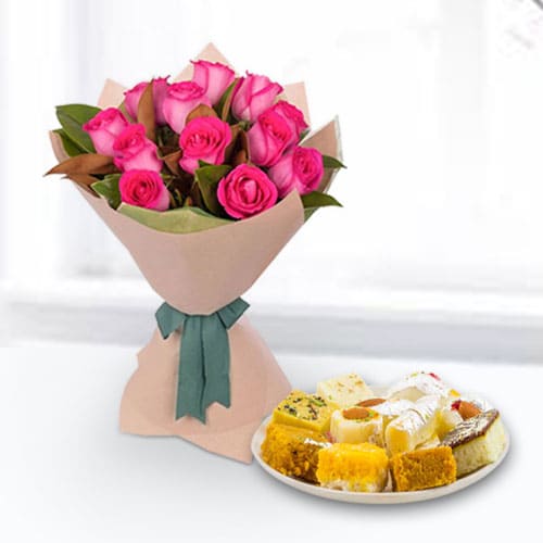 Pink Roses Bouquet with Mixed Sweets Box Pink Roses Bouquet with Mixed Sweets Box