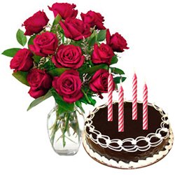 Wonderful Red Roses Bunch with Chocolate Cake Wonderful Red Roses Bunch with Chocolate Cake