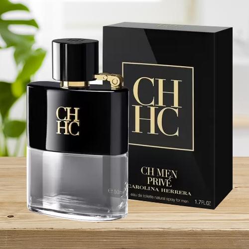 Arresting Present of Carolina Herrera Prive Eau de Toilette for Men Arresting Present of Carolina Herrera Prive Eau de Toilette for Men