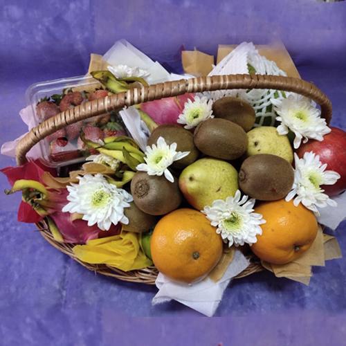 Freshly Harvested Fresh Fruits Basket