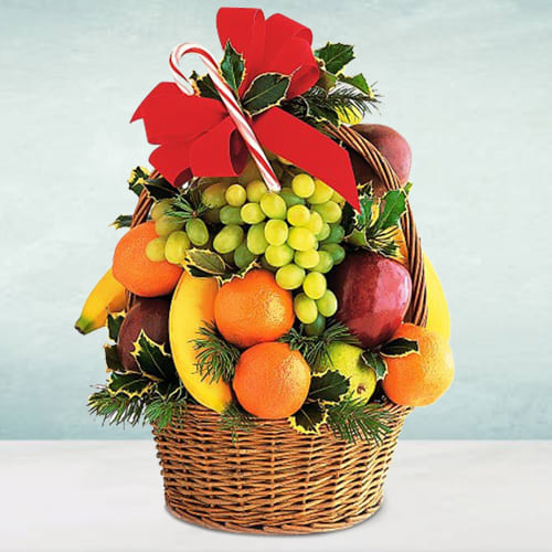 Classically-Styled Seasonal Fruits Basket