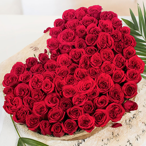 Lovely Arrangement of Heart Shaped Red Roses Lovely Arrangement of Heart Shaped Red Roses