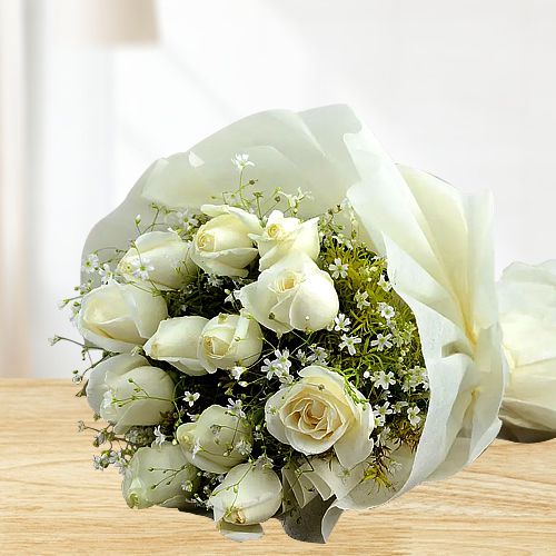 Attention-Getting White Roses Bouquet 	