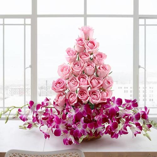 Breathtaking Arrangement of Roses and Orchids Breathtaking Arrangement of Roses and Orchids