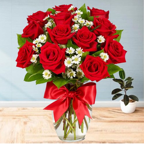 Glorious Dutch Roses in a Vase Glorious Dutch Roses in a Vase