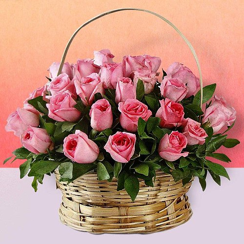 Pretty Arrangement of Pink Roses Pretty Arrangement of Pink Roses