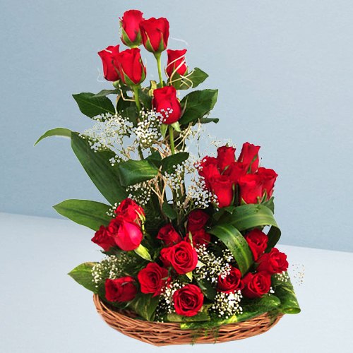 Wonderful Basket Arrangement of Dutch Roses Wonderful Basket Arrangement of Dutch Roses