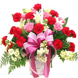 Romantic Pink Roses and Red Carnations in a Basket<br> Romantic Pink Roses and Red Carnations in a Basket<br>
