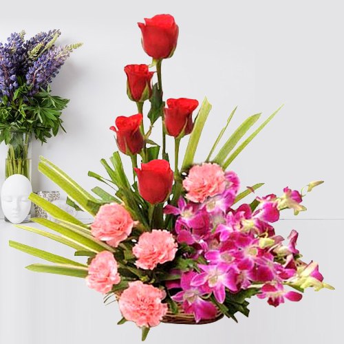 Pretty Mixed Flowers Basket Arrangement Pretty Mixed Flowers Basket Arrangement
