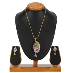 Excellent Pendent and Earrings Set Excellent Pendent and Earrings Set