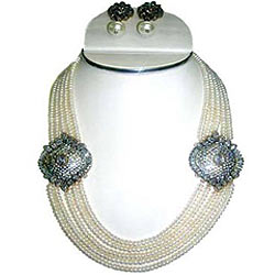 Beautiful Pearl Beaded Necklace Beautiful Pearl Beaded Necklace