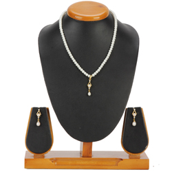 Superb Pearl Pendent Set with Matching Earrings Superb Pearl Pendent Set with Matching Earrings