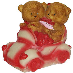 Amazing Couple Teddy with Hearts in a Car Amazing Couple Teddy with Hearts in a Car