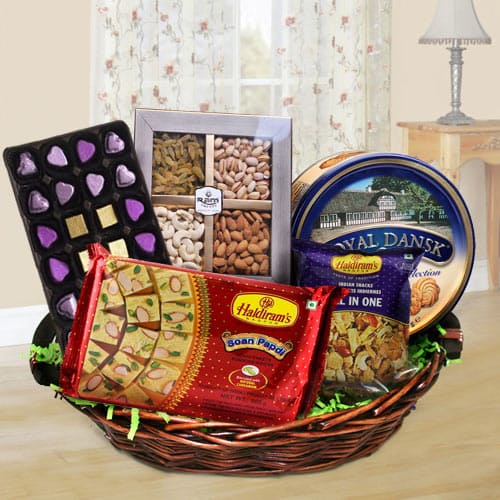 Exquisite Family Friendly Snacks Hamper Exquisite Family Friendly Snacks Hamper