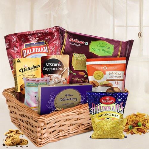 Exclusive Hamper Basket with Assorted Items Exclusive Hamper Basket with Assorted Items
