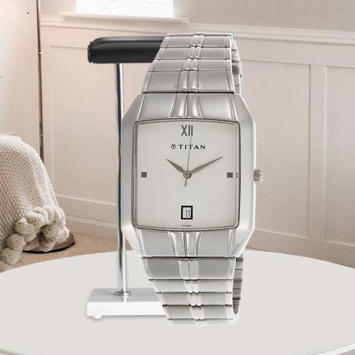 Exclusive Titan Karishma Multi Function Analog Watch Exclusive Titan Karishma Multi Function Analog Watch