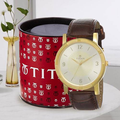 Outstanding Titan Analog Mens Watch Outstanding Titan Analog Mens Watch