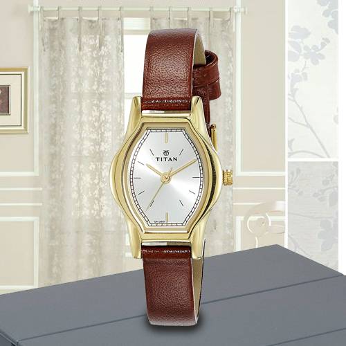 Stunning Titan Karishma Analog Womens Watch Stunning Titan Karishma Analog Womens Watch