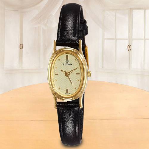 Wonderful Titan Karishma Analog Womens Watch Wonderful Titan Karishma Analog Womens Watch