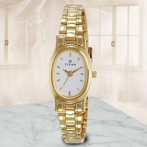 Wonderful Titan Karishma Analog Womens Watch Wonderful Titan Karishma Analog Womens Watch